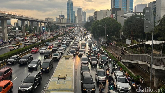 Habis Hujan di Jam Pulang Kantor, Sejumlah Titik di Jakarta Macet