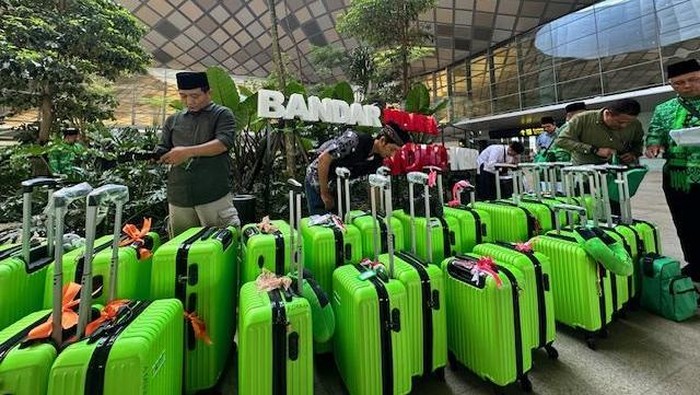 Jemaah umrah di Bandara Dhoho Kediri.