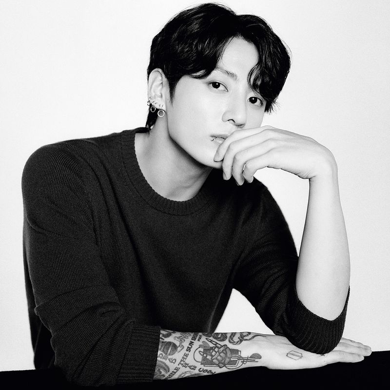 Jungkook BTS Penampilan Jungkook BTS sebagai global ambassador Chanel Beauty.