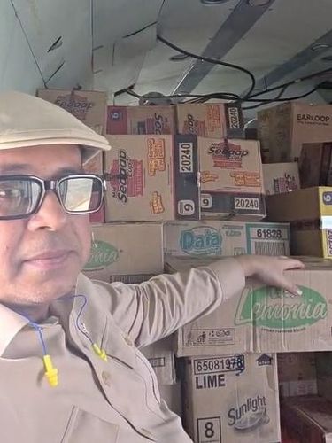 Kepala Badan Penyelenggara Jaminan Produk Halal (BPJPH). Ahmad Haikal Hasan menyalurkan bantuan secara langsung kepada para korban banjir di Kabupaten Aceh Tamiang Provinsi Aceh.