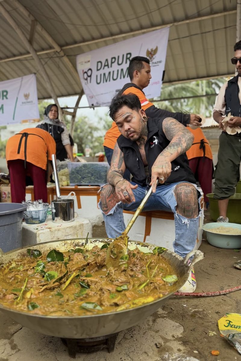 Keren! King Abdi Masak 6.000 Porsi Makanan untuk Korban Bencana Sumatera Keren! King Abdi Masak 6.000 Porsi Makanan untuk Korban Bencana Sumatera