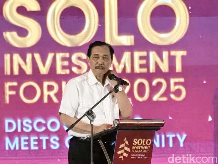 Ketua Dewan Ekonomi Nasional, Luhut Binsar Pandjaitan, di Solo Invesment Forum, Jumat (12/12/2025).