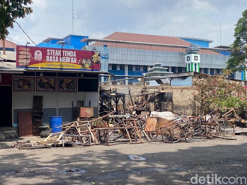 Kios dan Warung Tenda di TMP Kalibata hangus terbakar imbas kerusuhan Mata Elang 'Matel'