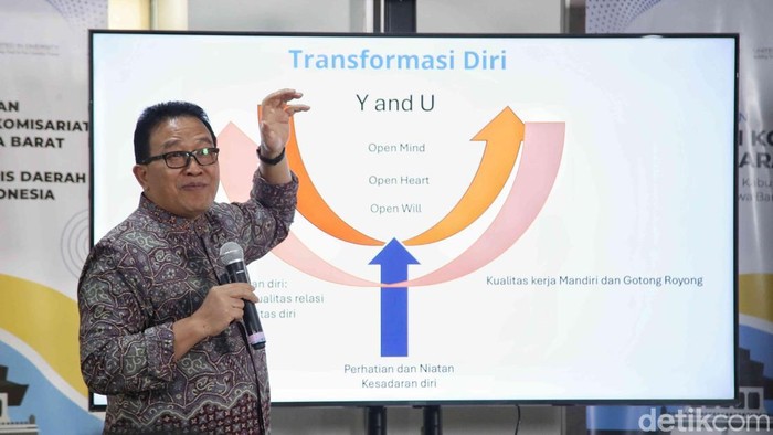 Sejumlah peserta dari Sekda dan Camat kawasan Jawa Barat mengikuti pelatihan Forum Sekretariat Daerah Seluruh Indonesia saat acara NGO Summit, Jakarta, Jumat (12/12/2025).