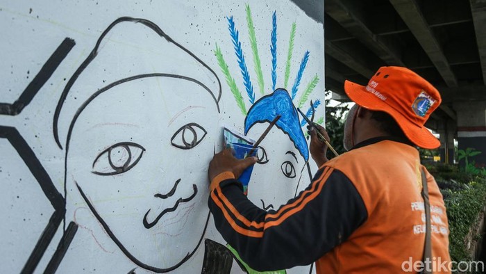 Petugas PPSU mewarnai pilar-pilar Tol Becakayu, Jakarta, Jumat (12/12/2025).