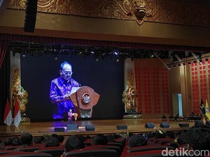 Koster Lapor ke Menkum soal Pungutan Turis Asing Capai Rp 341 Miliar
