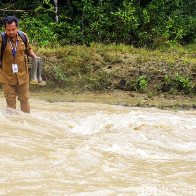 Langkah Tanpa Lelah Guru Armani, Menghidupkan Harapan di Pedalaman Pandeglang