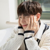 Foto-foto Lee Je Hoon akhirnya mengundang beragam komentar dari netizen Korea. Di antaranya mengatakan ia “tidak terlihat seperti berusia 40an…” bahkan banyak yang berpikir masih berusia awal 30an.” Foto: dok. Company On