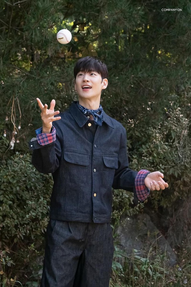 Season ketiga Taxi Driver kembali menampilkan Lee Je Hoon sebagai Kim Do Gi, supir taksi yang membalaskan dendam mereka yang tidak mendapatkan keadilan hukum. Selanjutnya penggemar dapat menunggu sekuel Signal, yang melambungkan namanya sebagai profiler kriminal Park Hae Young. Foto: dok. Company On