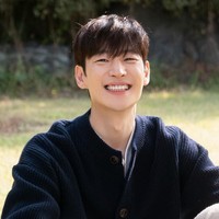 Dengan sejumlah konsep yang dilakukan saat pemotretan, semua hasil fotonya bikin netizen Korea gemas. Rasanya sulit dipercaya jika Lee Je Hoon sudah masuk usia ahjussi, tahun ini berumur 42 tahun. Foto: dok. Company On