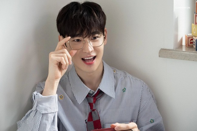 Visual Lee Je Hoon mencuri atensi setelah penayangan drama Korea Taxi Driver 3. Sang aktor dinilai kelewat imut untuk aktor seusianya. Foto: dok. Company On