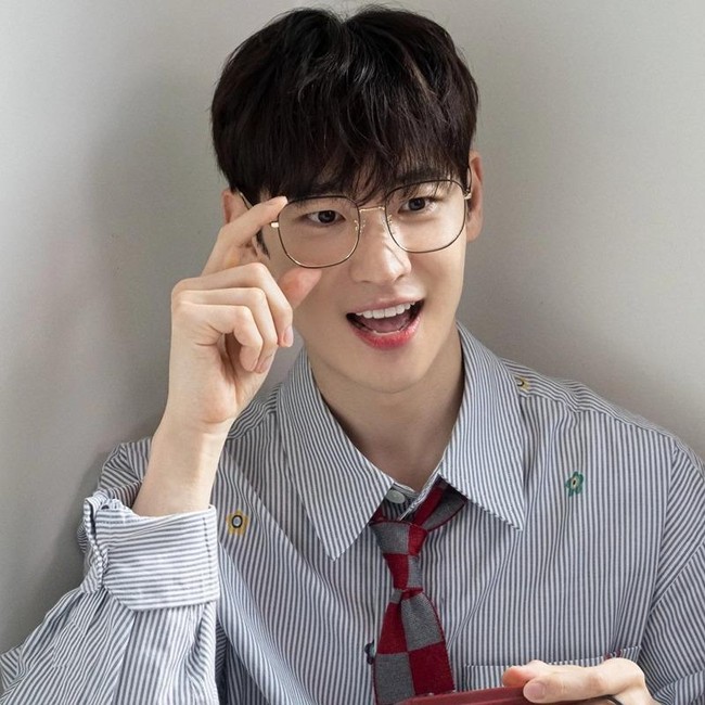 Visual Kelewat Imut, Lee Je Hoon Bikin Netizen Gemas, Tak Disangka Ahjussi