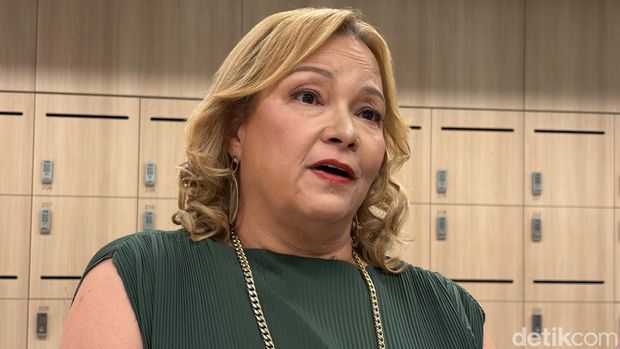 Lisa Jackson Lisa Jackson, Vice President of Environment, Policy, and Social Initiatives Apple