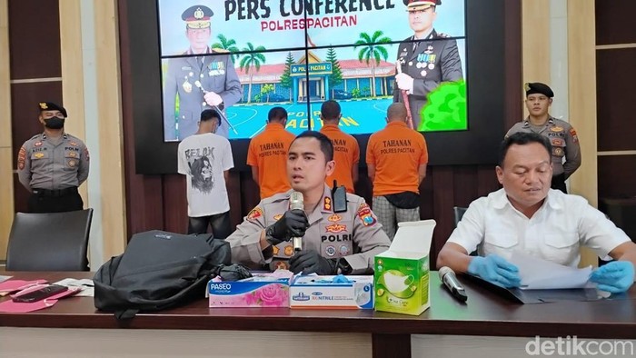 Motif Mbah Tarman Perseni Tamu Hasil Gadai Mobil Rental ke Tetangga Shela