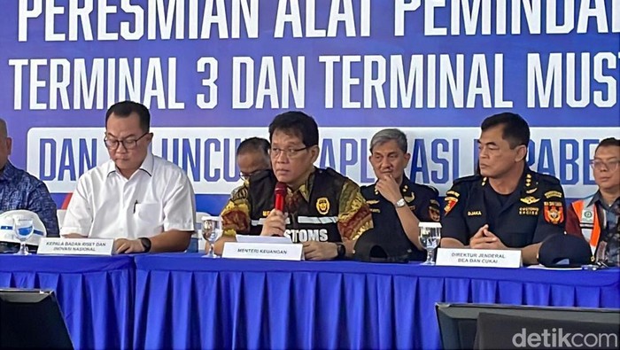 Purbaya Pasang Alat Canggih di Pelabuhan, Bikin Penyelundup Deg-degan!