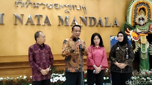 Menteri Hukum, Supratman Andi Agtas dan Gubernur Bali Wayan Koster usai peresmian Pos Bantuan Hukum, Jumat (12/12/2025) di Balai Budaya Giri Nata Mandala, Puspem Badung.