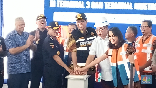 Menteri Keuangan (Menkeu), Purbaya Yudhi Sadewa saat dalam Konferensi Pers Peresmian Alat Pemindai Peti Kemas di Terminal 3 dan Terminal Mustika Alam Lestari dan Peluncuran Aplikasi Kepabeanan Berbasis A di Jakarta, Jumat (12/12/2025). (CNBC Indonesia/Robertus Andrianto)