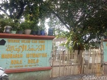 170 Siswa MIS Yasim Roka Bima Belum Dapat MBG, Sekolah Bagikan Jajan