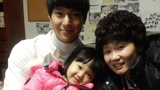 Reuni Reply 1988 Penuh Haru, Go Kyung Pyo Mewek Lihat Si Adik Jinjoo Jadi ABG
