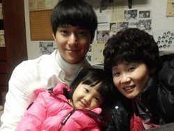 Reuni Reply 1988 Penuh Haru, Go Kyung Pyo Mewek Lihat Si Adik Jinjoo Jadi ABG