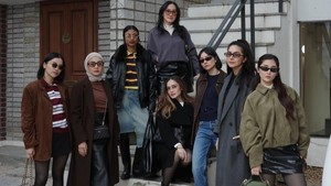 Nabila Syakieb dan gengnya tampil fierce banget dengan coat dan boots, vibes-nya kayak fashion editorial musim gugur di Seoul. Foto: Instagram Nabila Syakieb