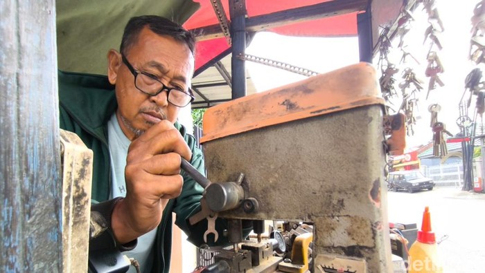 Balada Nana Tukang Kunci di Kuningan