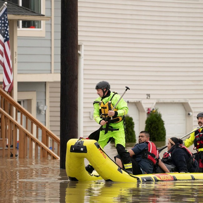 Sungai Atmosfer Picu Banjir Terparah, Washington Lumpuh dan Warga Mengungsi