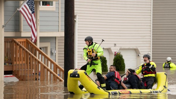 Sungai Atmosfer Picu Banjir Terparah, Washington Lumpuh dan Warga Mengungsi