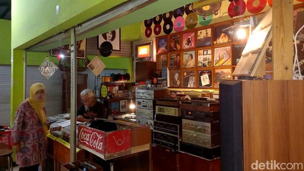 Pasar Nostalgia di Surabaya