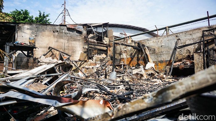 Taksi Ikut Dibakar Saat Ricuh di Kalibata Usai Matel Tewas Dikeroyok