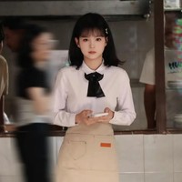 Dengan tinggi sekitar 162 cm, Yang Miemie dikenal ceria dan penuh energi. Ia sukses menghidupkan drama China pendek yang ringan dan manis dengan karisma yang menular. Gaya aktingnya yang spontan namun tetap terarah membuat banyak penonton merasa dekat dengan karakter. Foto: Dok. Weibo