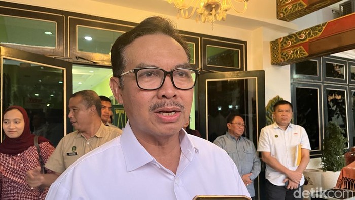 Wali Kota Jogja, Hasto Wardoyo di Balai Kota Jogja, Jumat (12/12/2025).