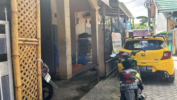 Penampakan usaha ayam geprek di Toddopuli Makassar yang digeruduk warga. Penampakan usaha ayam geprek di Toddopuli Makassar yang digeruduk warga.