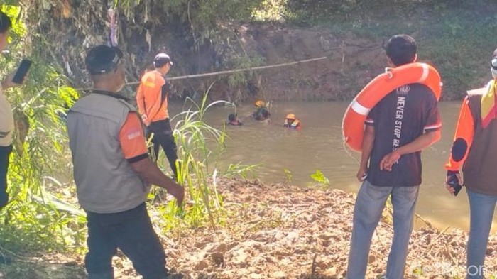 Pencarian 3 Santriwati Tenggelam di Blora Dilanjutkan, Tim SAR Sisir Sungai Lusi