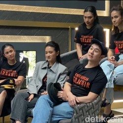 Skandal Cinta Pilot-Pramugari di Penerbangan Terakhir