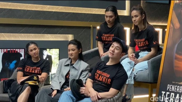 Para cast film Penerbangan Terakhir (2025).