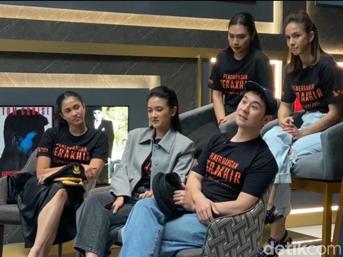 Para cast film Penerbangan Terakhir (2025).