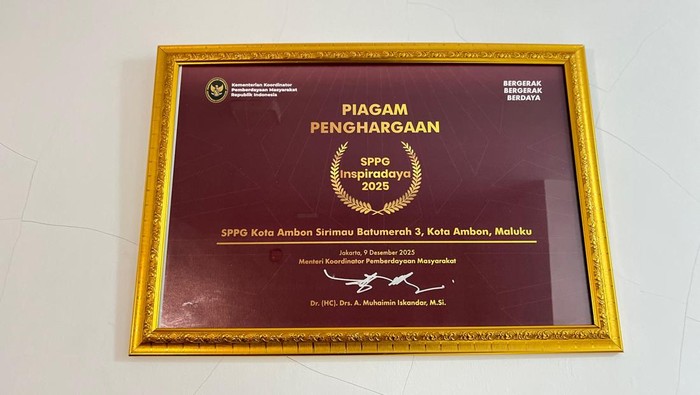 SPPG Polda Maluku Raih Penghargaan SPPG Inspiradaya 2025 dari Menko PM