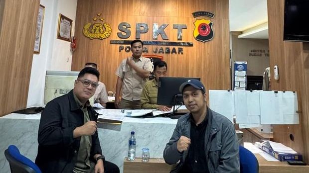 Perwakilan Viking saat melakukan pelaporan ke Polda Jabar.