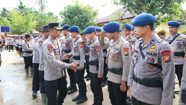 Polda Riau menuntaskan misi kemanusiaan di Kecamatan Palembayan, Kabupaten Agam, Sumatera Barat Polda Riau menuntaskan misi kemanusiaan di Kecamatan Palembayan, Kabupaten Agam, Sumatera Barat, pada Jumat (12/12/2025).