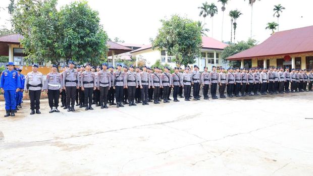 Polda Riau menuntaskan misi kemanusiaan di Kecamatan Palembayan, Kabupaten Agam, Sumatera Barat Polda Riau menuntaskan misi kemanusiaan di Kecamatan Palembayan, Kabupaten Agam, Sumatera Barat, pada Jumat (12/12/2025).