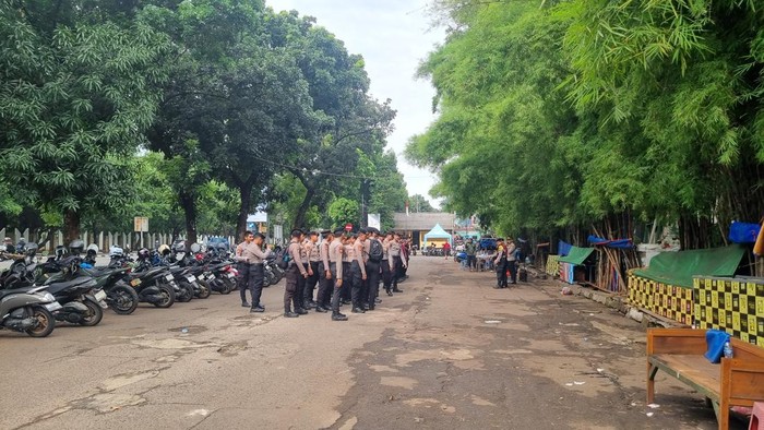Brimob Disiagakan di Kalibata Usai Ricuh Imbas Matel Tewas Dikeroyok
