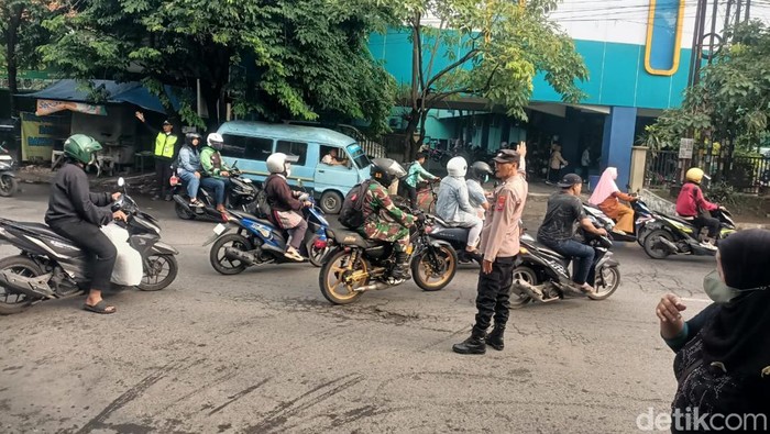 Polresta Sidoarjo Sebar Polisi di Titik Rawan Macet