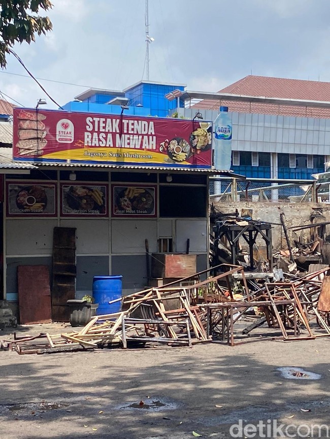 Potret Terkini Puluhan Warung Makan di Kalibata Hangus Imbas Ricuh Matel