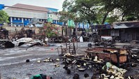 Kebakaran 9 warung makan terjadi di Jalan H Mahmud Raya Blok Langgar Nomor 1, Duren Tiga, Pancoran. Lokasinya di dekat Taman Makam Pahlawan Kalibata, seperti dikutip dari detikNews. Foto: Istimewa