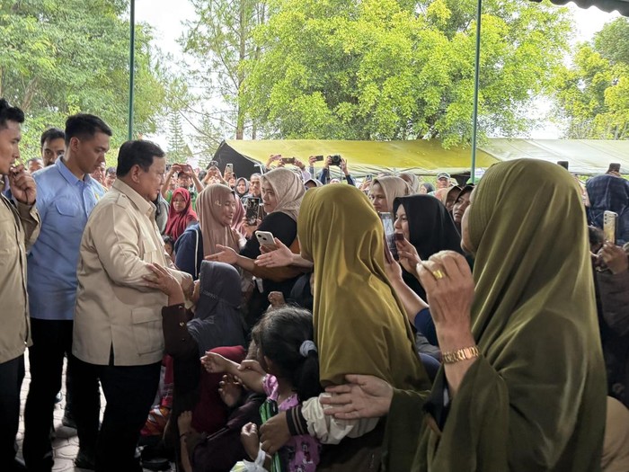 Prabowo ke Pengungsi di Aceh: Pemerintah Akan Habis-habisan Bantu Kalian