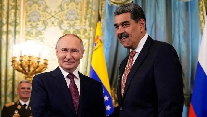 Putin Beri Dukungan ke Maduro yang Bersitegang dengan Trump