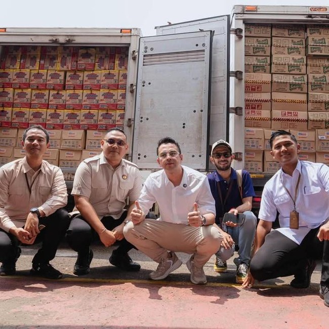 Sakit Gigi Gak Masalah! Raffi Ahmad Kirim 65 Truk Sembako ke-4 Wilayah Bencana