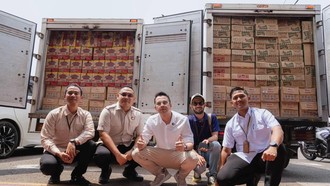 Sakit Gigi Gak Masalah! Raffi Ahmad Kirim 65 Truk Sembako ke-4 Wilayah Bencana