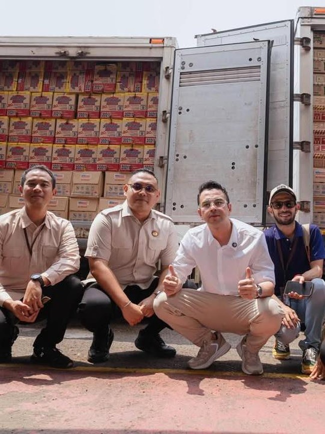 Sakit Gigi Gak Masalah! Raffi Ahmad Kirim 65 Truk Sembako ke-4 Wilayah Bencana